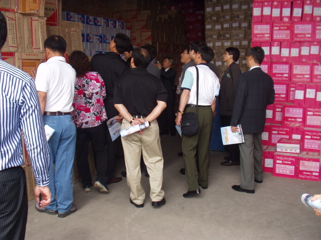 Áö°ÔÂ÷³ª ÆÈ·¹Æ®¸¦ º¼ ¼ö ¾ø´Â Áß±¹ÀÇ ¹°·ùâ°í