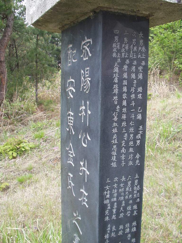 ���� �Ҿƹ����� �ڼ�