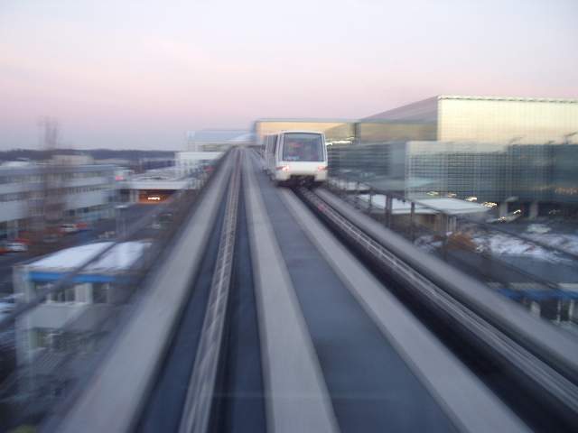 프랑크푸르트 공항의 터미널을 연결하는 스카이웨이