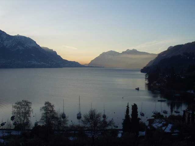 Spreading sunbeams over Lake Como