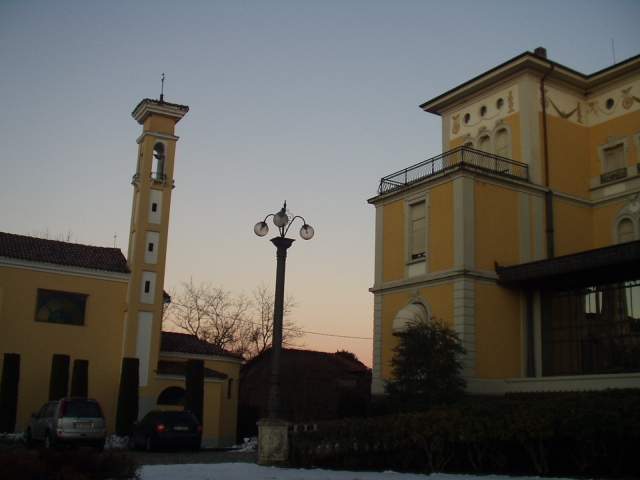 Hotel Villa Malpensa and a little chapel