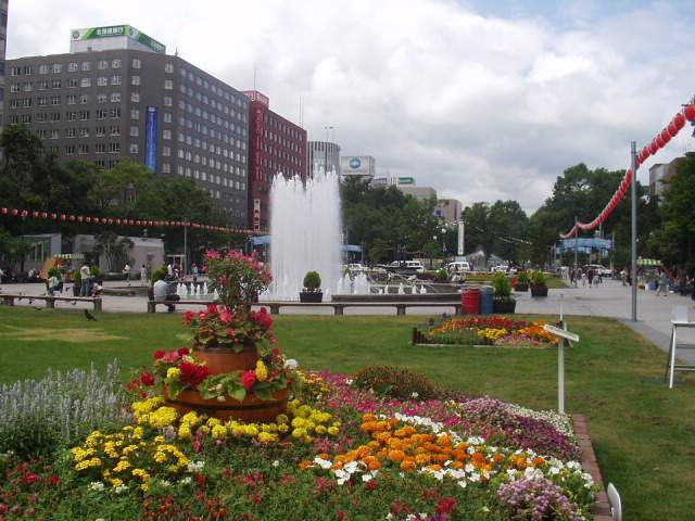 꽃들이 만발한 삿포로 시내공원