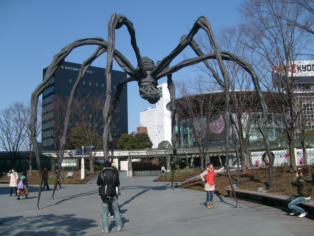 도쿄 롯폰기의 명물 거미조각상