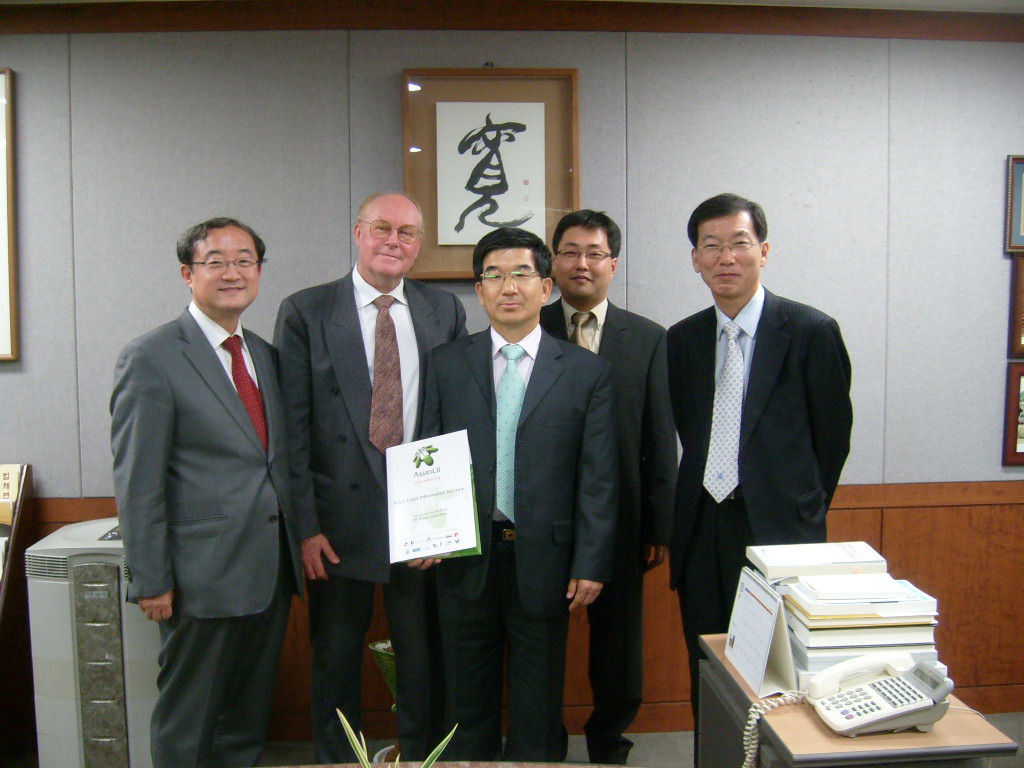 Prof. Greenleaf visits Korea Legal Research Institute.