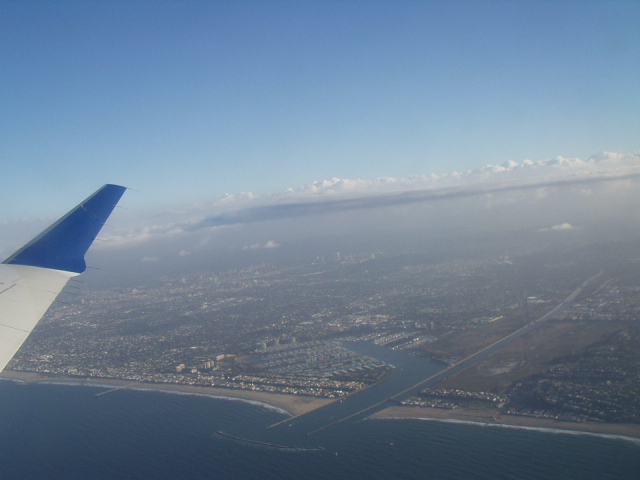 LAX를 이륙하자마자 아래로 보이는 베니스 비치