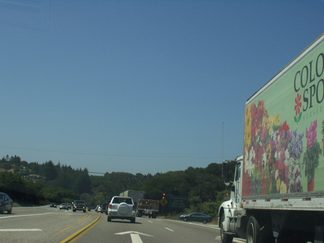 미국의 고속도로는 트럭, 트레일러가 많이 달린다